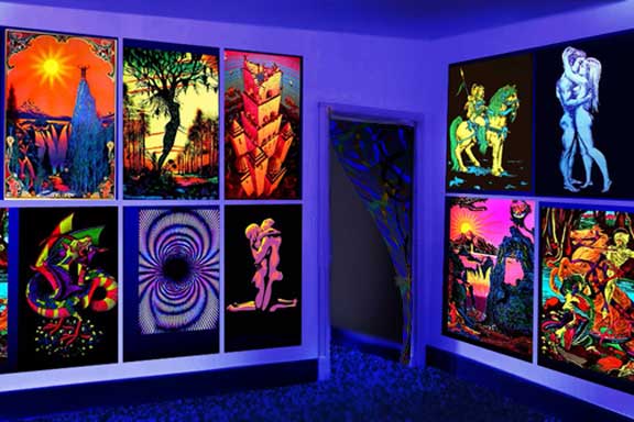 black light room